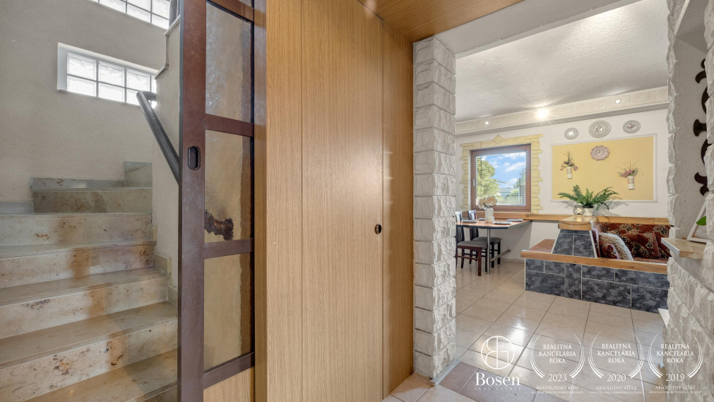 BOSEN | 5 izbový rodinný dom v Záhorskej Vsi s bazénom so solárnym panelom