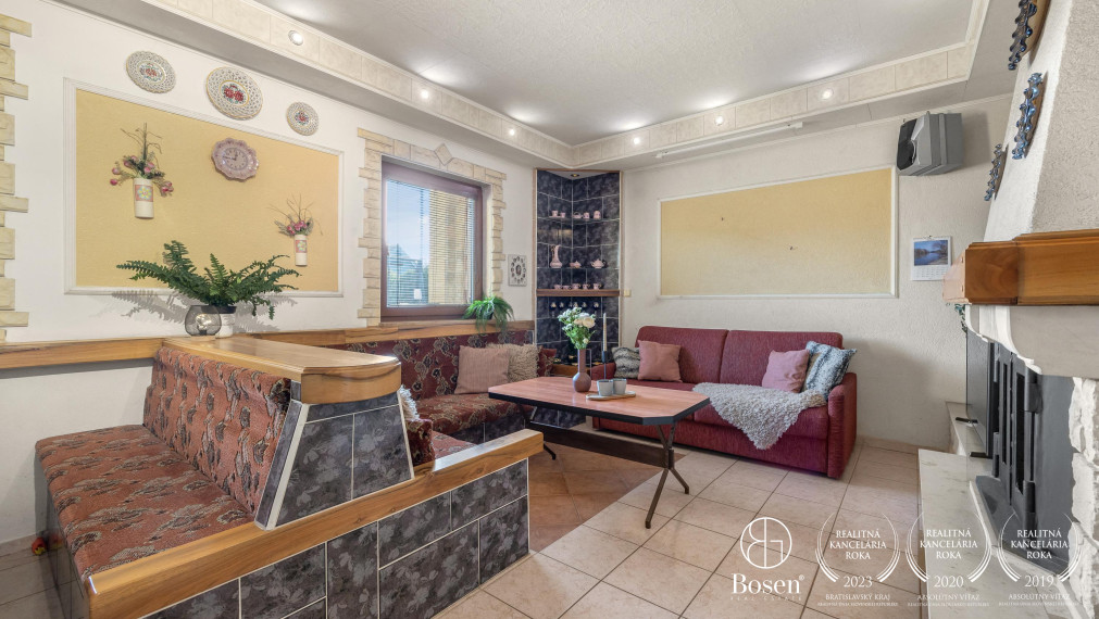 BOSEN | 5 izbový rodinný dom v Záhorskej Vsi s bazénom so solárnym panelom