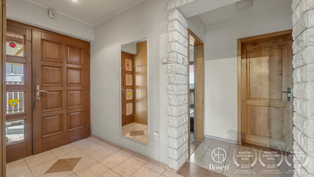 BOSEN | 5 izbový rodinný dom v Záhorskej Vsi s bazénom so solárnym panelom