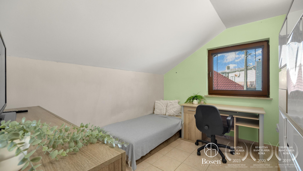 BOSEN | 5 izbový rodinný dom v Záhorskej Vsi s bazénom so solárnym panelom