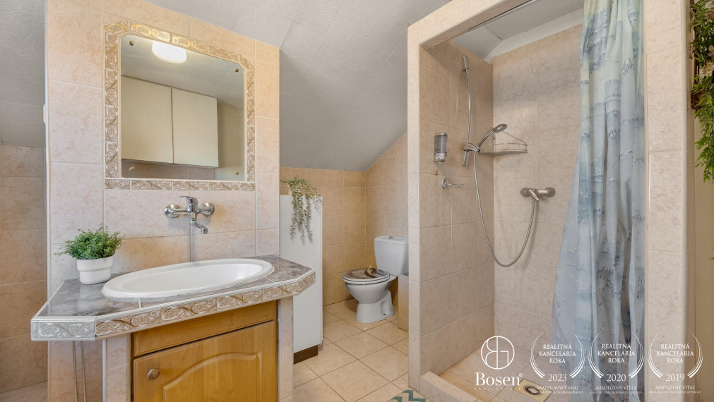 BOSEN | 5 izbový rodinný dom v Záhorskej Vsi s bazénom so solárnym panelom