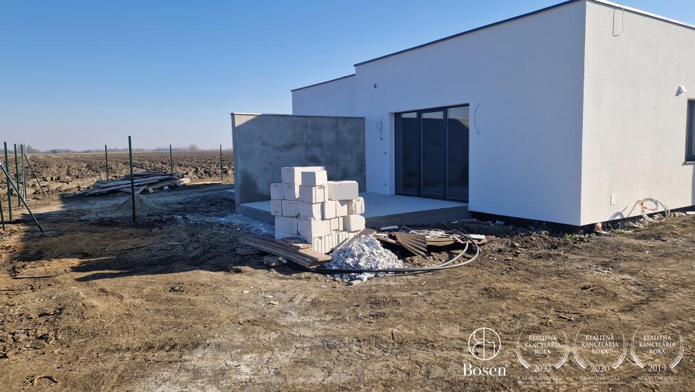 BOSEN |  3 izb.rodinný dvojdom na pozemku 389m2