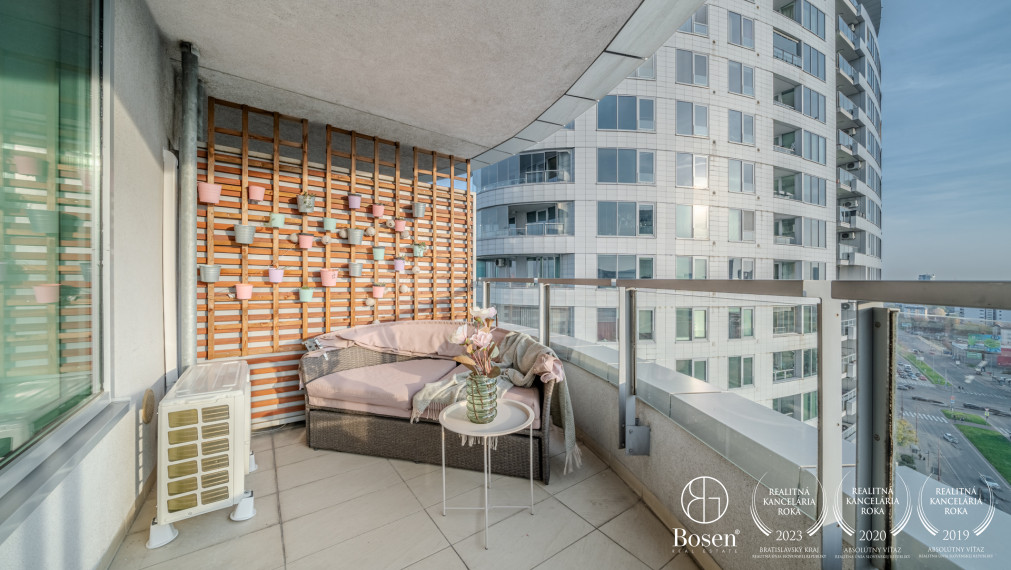 BOSEN | PRENAJATÉ: Zariadený 3 izbový byt s pekným výhľadom, parkovanie, Tri Veže, Bajkalská ul., Bratislava