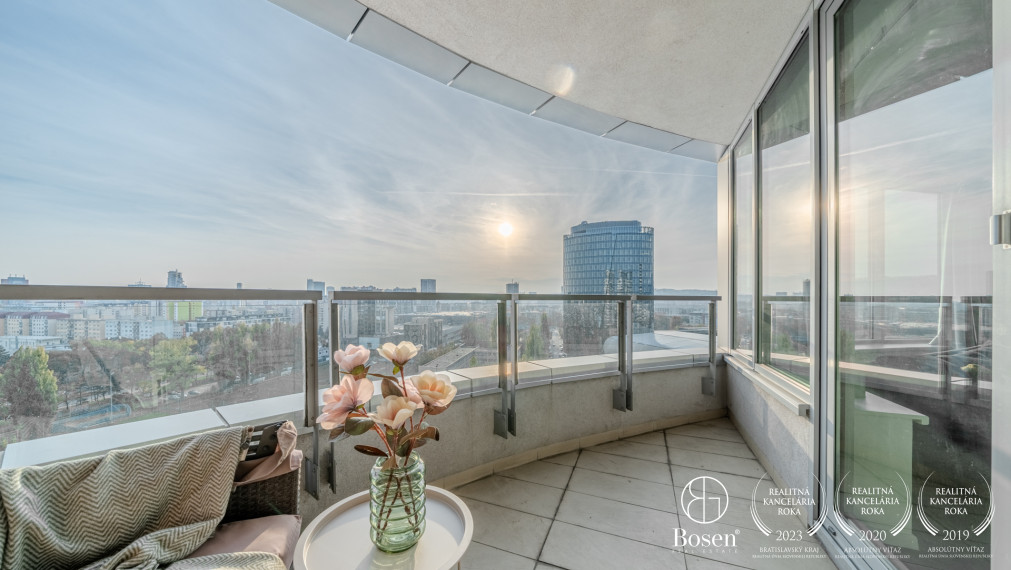 BOSEN | PRENAJATÉ: Zariadený 3 izbový byt s pekným výhľadom, parkovanie, Tri Veže, Bajkalská ul., Bratislava