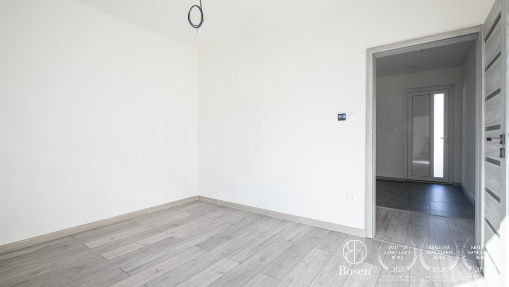 BOSEN | Na predaj priestranný 4-izbový rodinný dom v obci Kostolné Kračany