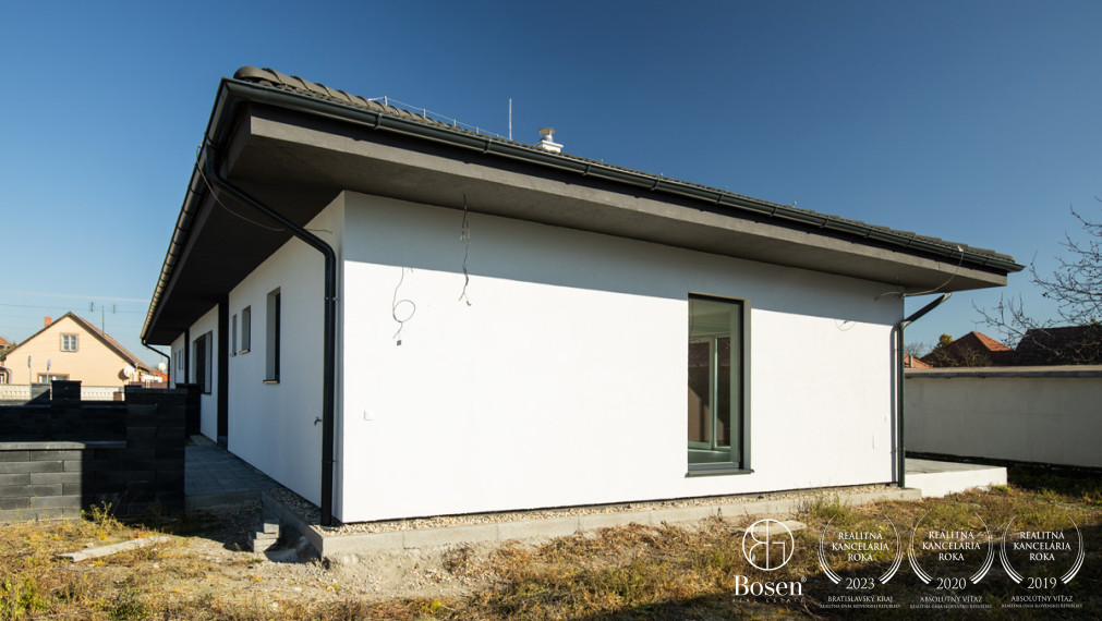 BOSEN | Na predaj priestranný 4-izbový rodinný dom v obci Kostolné Kračany