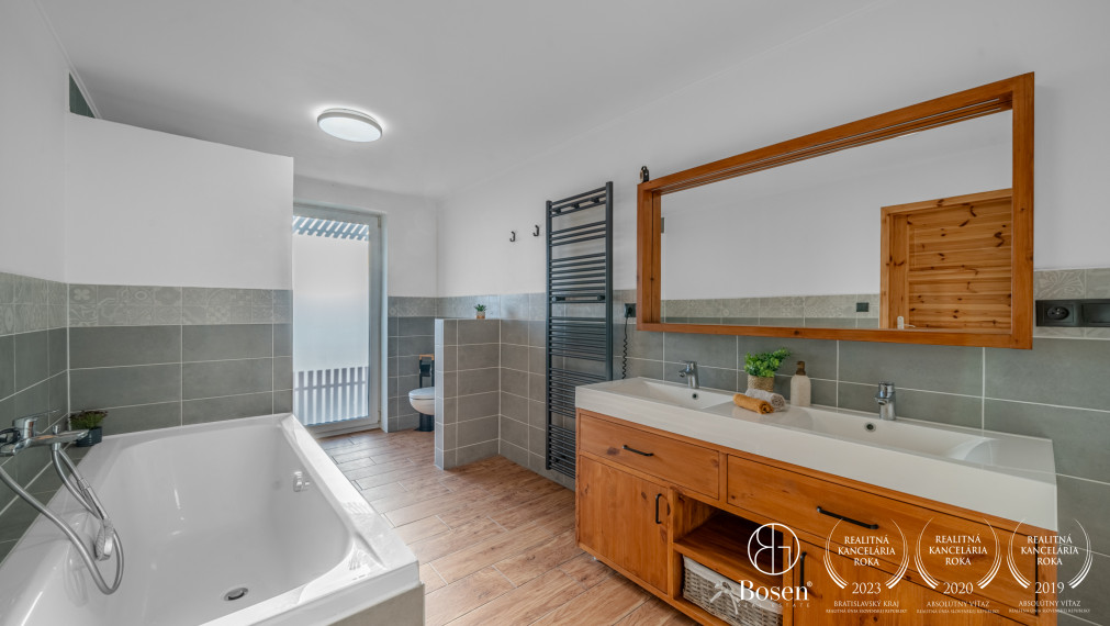 PREDANÉ BOSEN |  4-izbový poschodový dom, veľká dvojgaráž - Hviezdoslavov