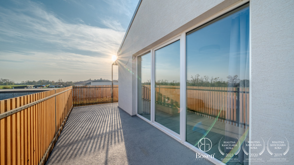 PREDANÉ BOSEN |  4-izbový poschodový dom, veľká dvojgaráž - Hviezdoslavov