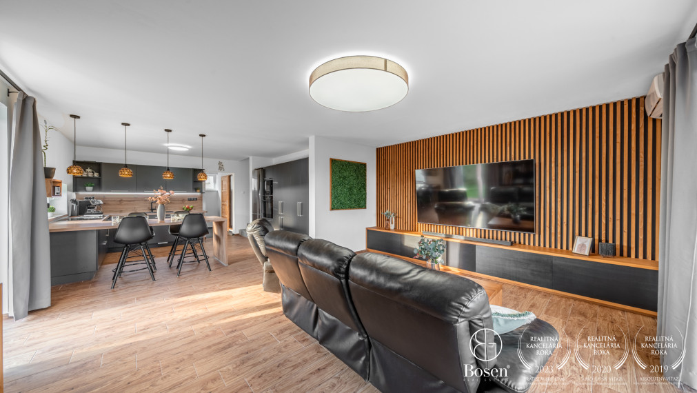 PREDANÉ BOSEN |  4-izbový poschodový dom, veľká dvojgaráž - Hviezdoslavov