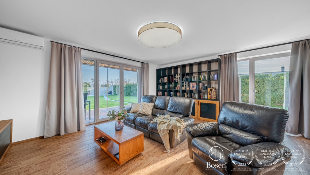 PREDANÉ BOSEN |  4-izbový poschodový dom, veľká dvojgaráž - Hviezdoslavov