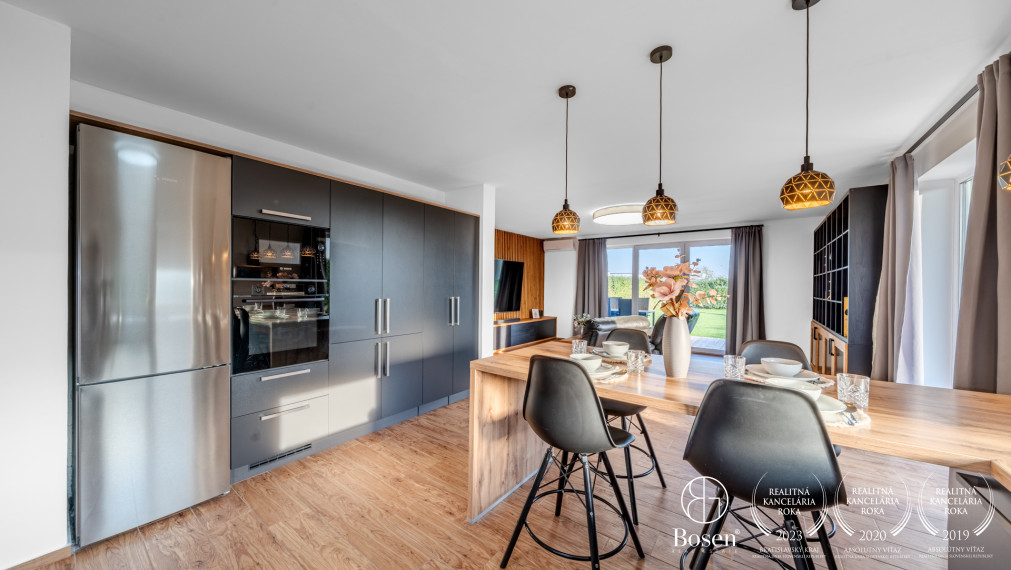 PREDANÉ BOSEN |  4-izbový poschodový dom, veľká dvojgaráž - Hviezdoslavov