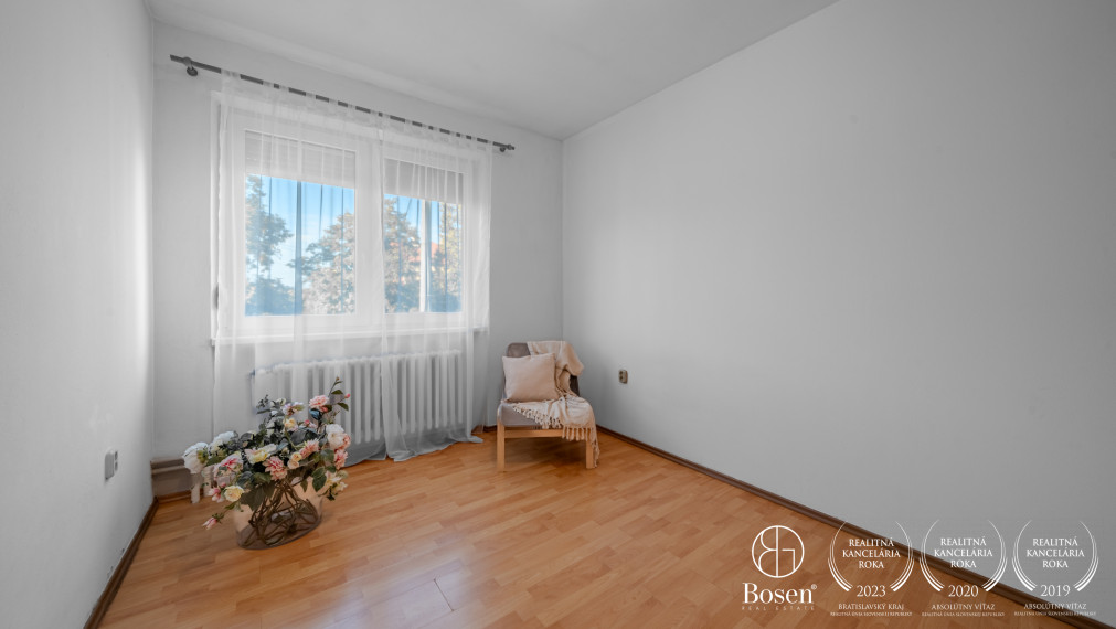 BOSEN |6 izbový RD s veľkou záhradou, s pivnicou a garážou v Miloslavove