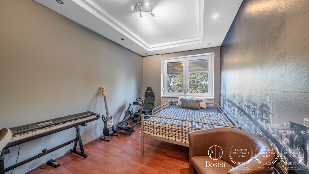 BOSEN |6 izbový RD s veľkou záhradou, s pivnicou a garážou v Miloslavove