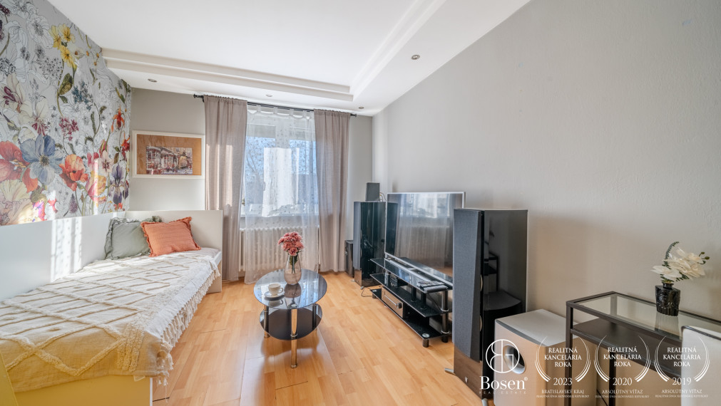 BOSEN |6 izbový RD s veľkou záhradou, s pivnicou a garážou v Miloslavove