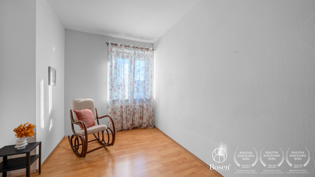 BOSEN |6 izbový RD s veľkou záhradou, s pivnicou a garážou v Miloslavove