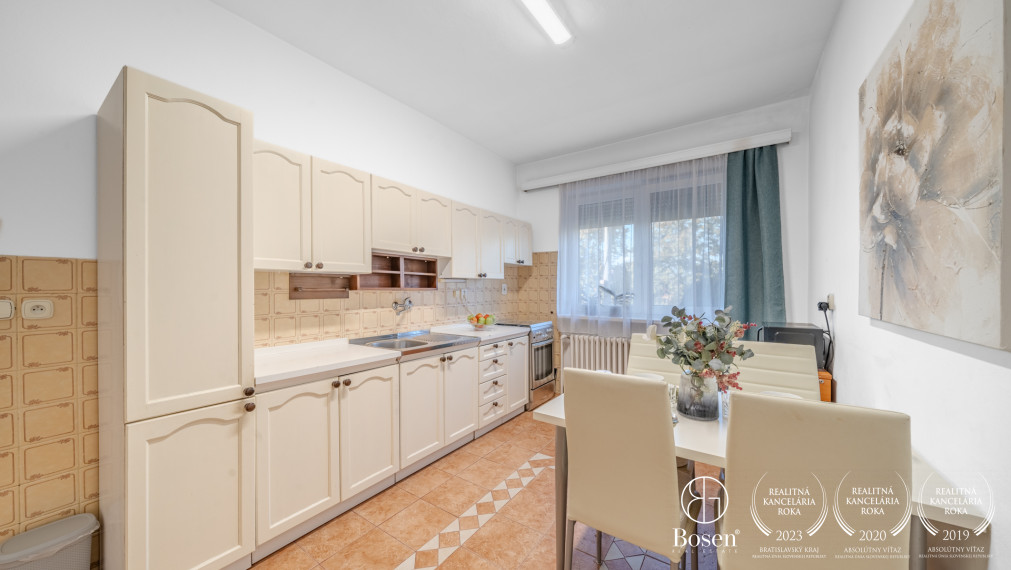 BOSEN |6 izbový RD s veľkou záhradou, s pivnicou a garážou v Miloslavove