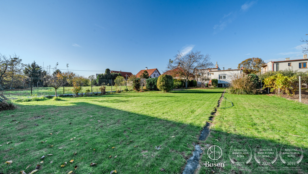 BOSEN |6 izbový RD s veľkou záhradou, s pivnicou a garážou v Miloslavove