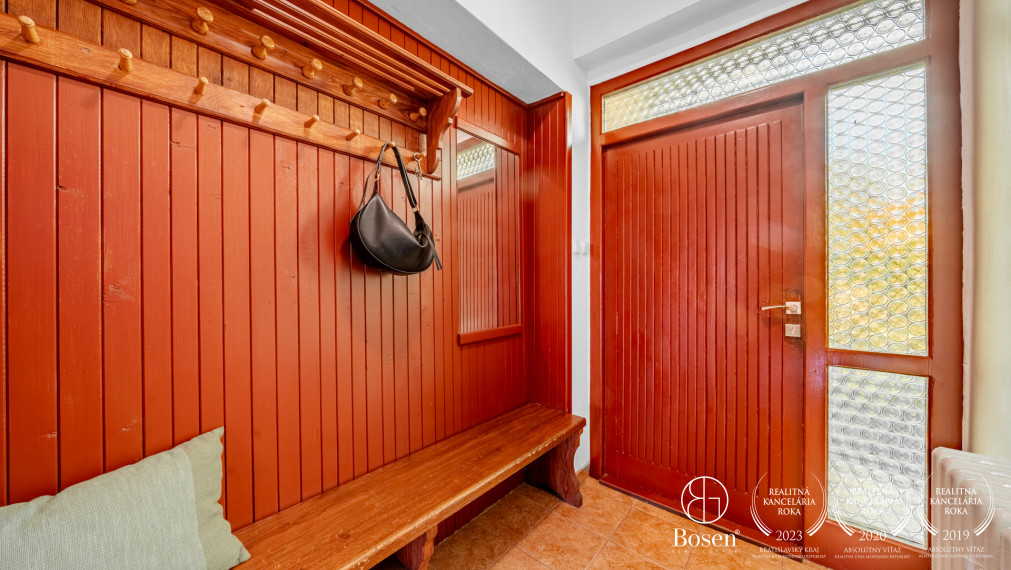 BOSEN |6 izbový RD s veľkou záhradou, s pivnicou a garážou v Miloslavove