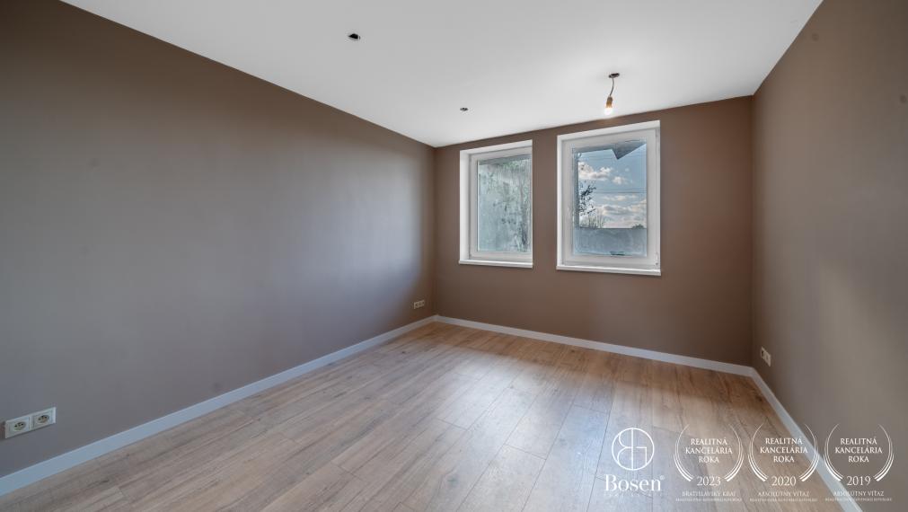 REZERVOVANÝ - BOSEN | 4 izbový rodinný dom, Kuchyňa, 1000 m2