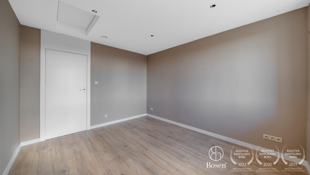 REZERVOVANÝ - BOSEN | 4 izbový rodinný dom, Kuchyňa, 1000 m2