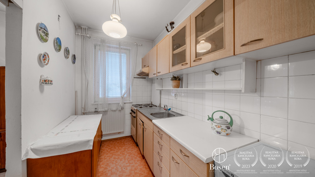 REZERVOVANÉ - BOSEN | Rodinný dom s dvoma bytovými jednotkami, dvojgarážou, Most pri Bratislave, 600 m²