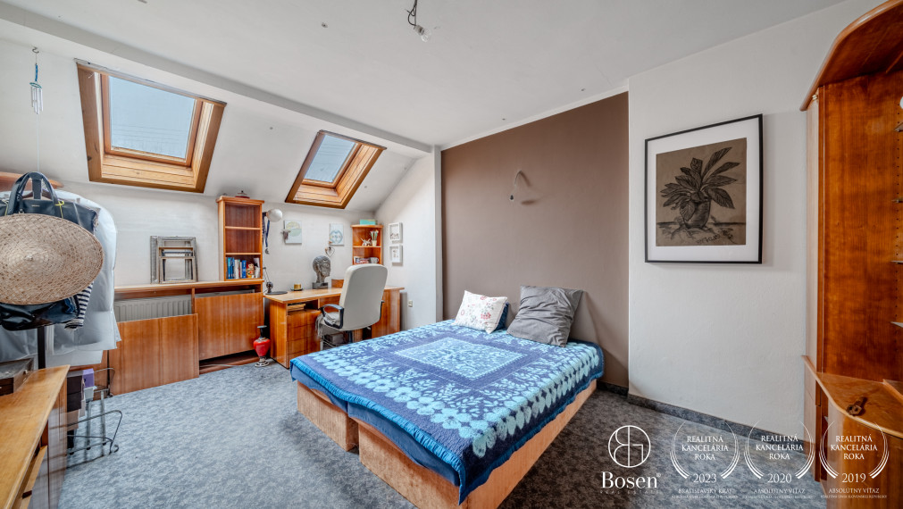 REZERVOVANÉ - BOSEN | Rodinný dom s dvoma bytovými jednotkami, dvojgarážou, Most pri Bratislave, 600 m²