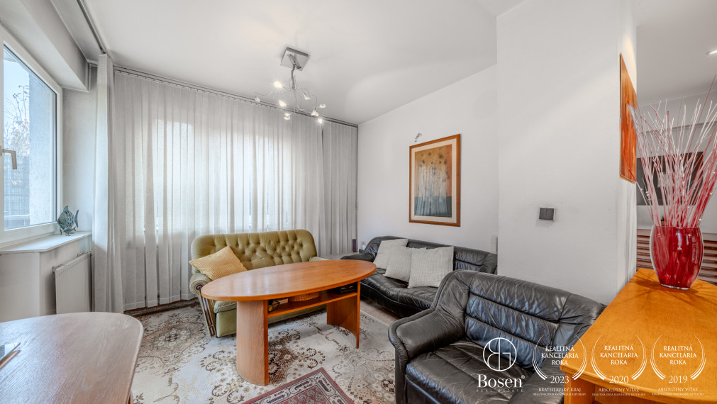 REZERVOVANÉ - BOSEN | Rodinný dom s dvoma bytovými jednotkami, dvojgarážou, Most pri Bratislave, 600 m²