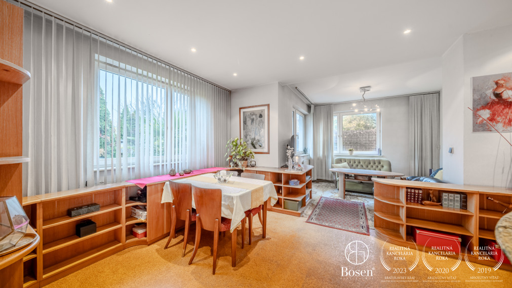 REZERVOVANÉ - BOSEN | Rodinný dom s dvoma bytovými jednotkami, dvojgarážou, Most pri Bratislave, 600 m²