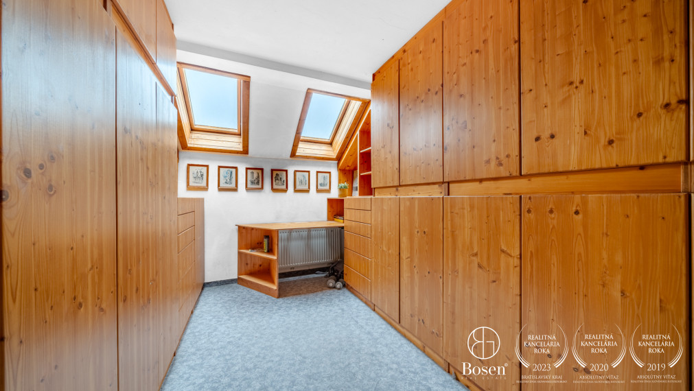 REZERVOVANÉ - BOSEN | Rodinný dom s dvoma bytovými jednotkami, dvojgarážou, Most pri Bratislave, 600 m²