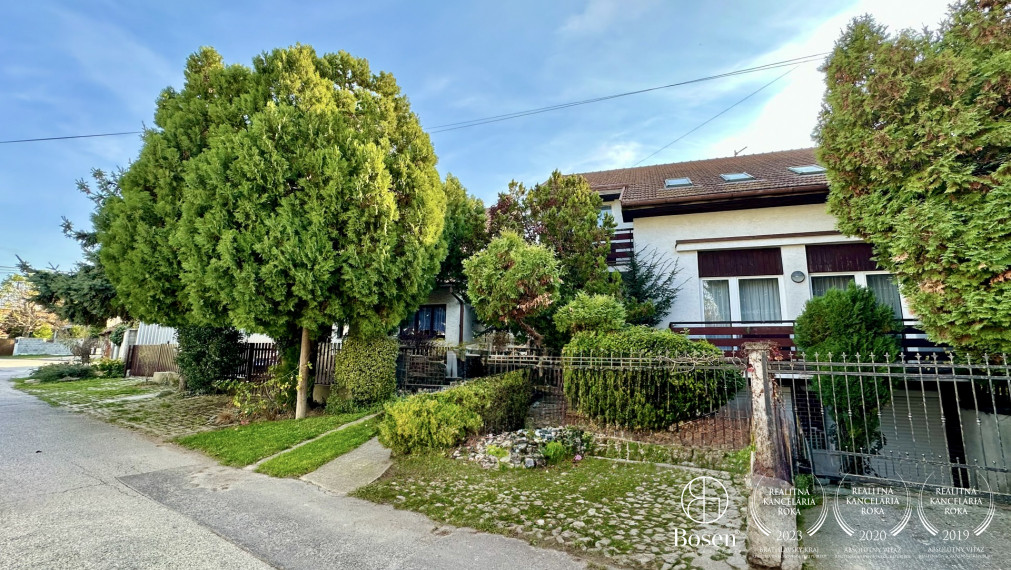 REZERVOVANÉ - BOSEN | Rodinný dom s dvoma bytovými jednotkami, dvojgarážou, Most pri Bratislave, 600 m²