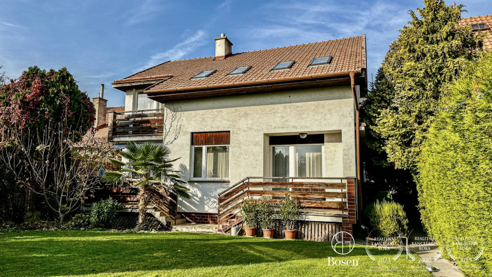 REZERVOVANÉ - BOSEN | Rodinný dom s dvoma bytovými jednotkami, dvojgarážou, Most pri Bratislave, 600 m²