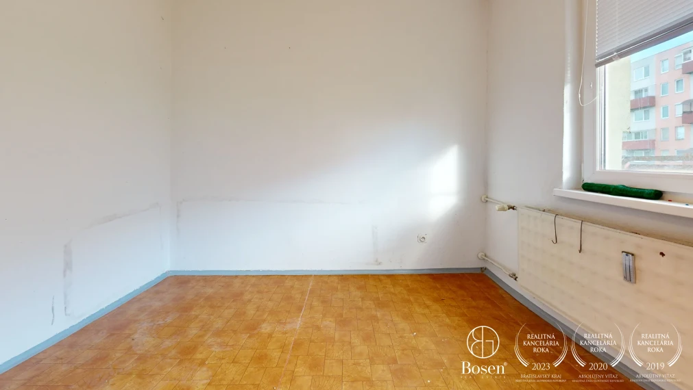 BOSEN | REZERVOVANÉ - 3-izb byt s balkónom v pôvodnom stave, Levice