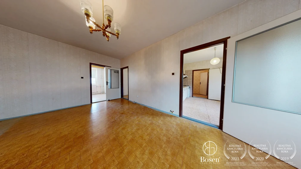 BOSEN | REZERVOVANÉ - 3-izb byt s balkónom v pôvodnom stave, Levice