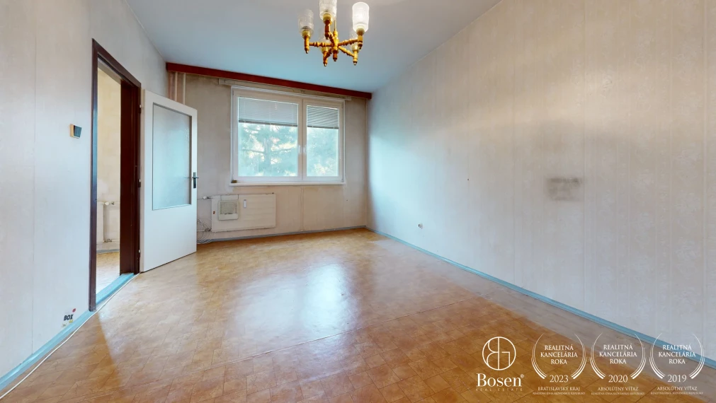 BOSEN | REZERVOVANÉ - 3-izb byt s balkónom v pôvodnom stave, Levice