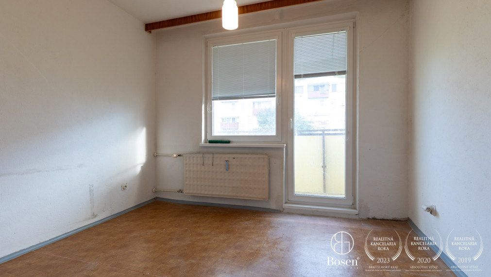 BOSEN | REZERVOVANÉ - 3-izb byt s balkónom v pôvodnom stave, Levice