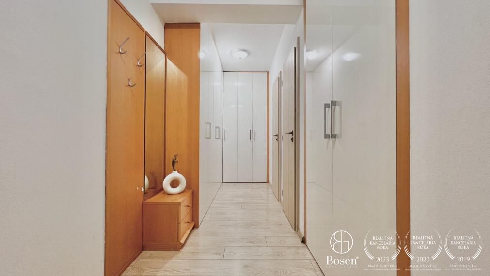 REZERVOVANÝ BOSEN | Na predaj byt 1+kk o veľkosti 45 m2 na ulici Veľkomoravská, Trenčín