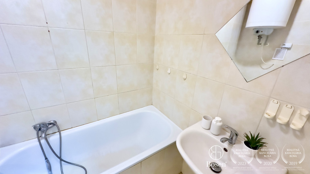 BOSEN | Rezervované, 4izbový byt, Buzitka.