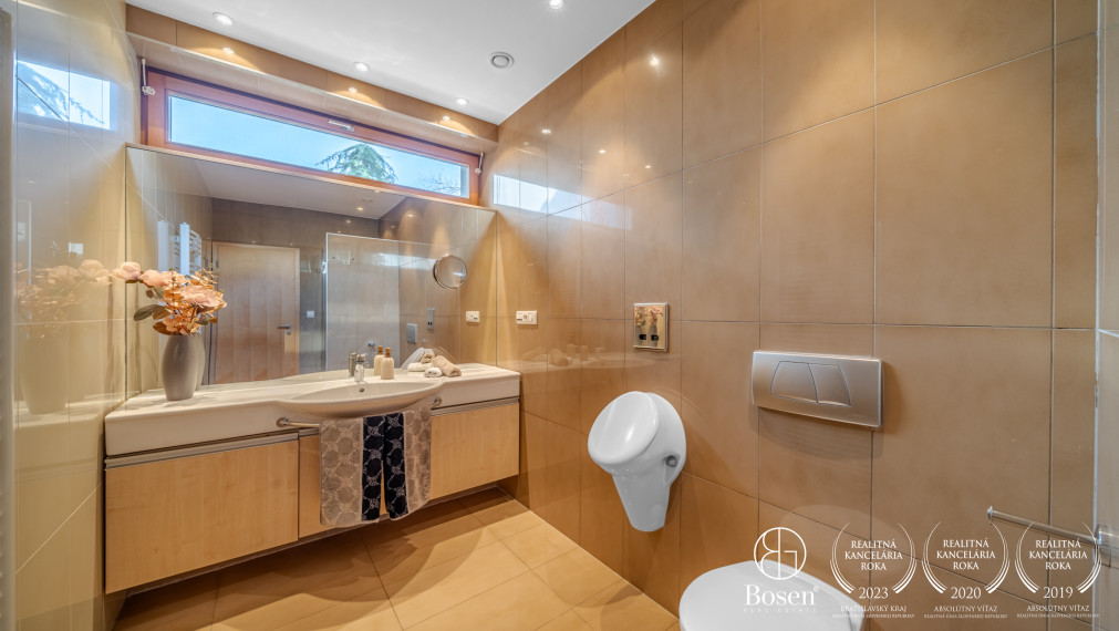 BOSEN | Modern family house with a beautiful garden and investment land, Brezová street