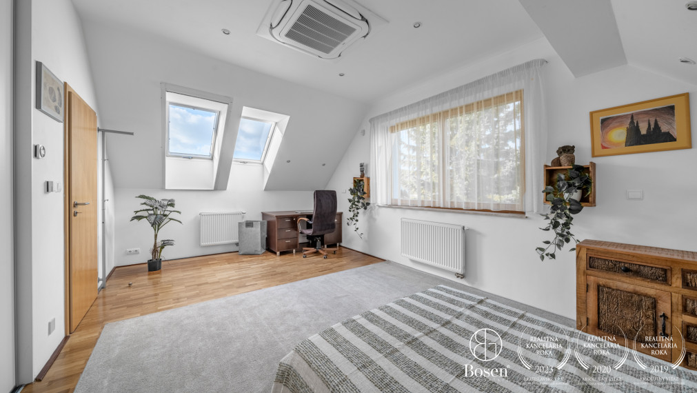 BOSEN | Modern family house with a beautiful garden and investment land, Brezová street