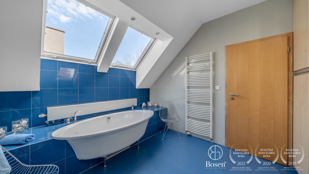 BOSEN | Modern family house with a beautiful garden and investment land, Brezová street