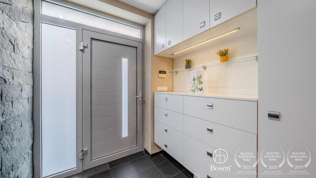 BOSEN | Modern family house with a beautiful garden and investment land, Brezová street