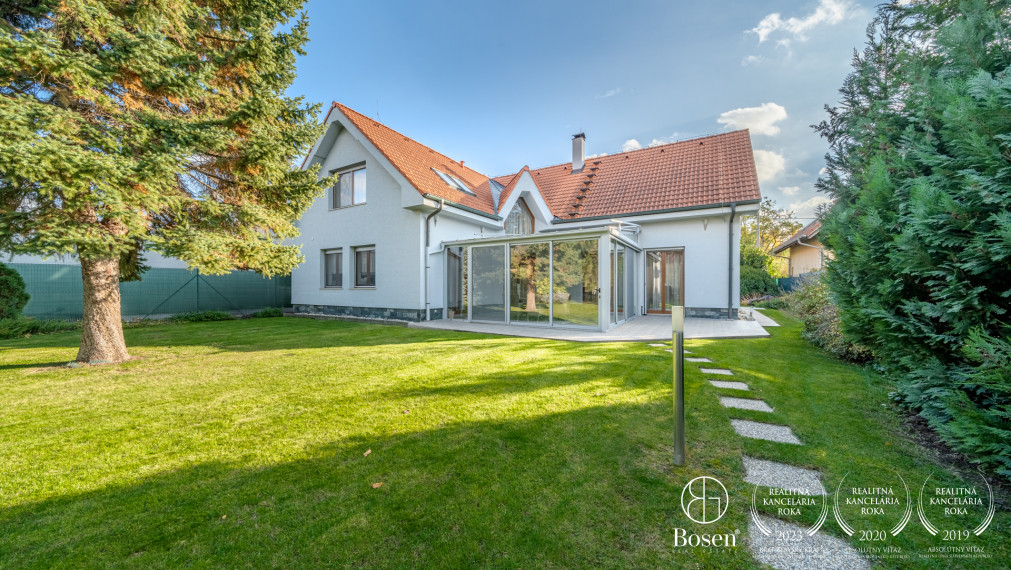 BOSEN | Modern family house with a beautiful garden and investment land, Brezová street