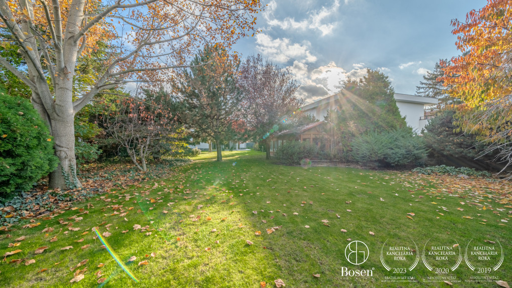 BOSEN | Modern family house with a beautiful garden and investment land, Brezová street