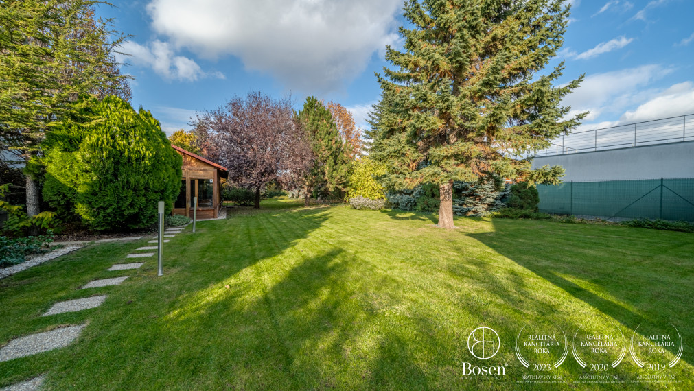 BOSEN | Modern family house with a beautiful garden and investment land, Brezová street