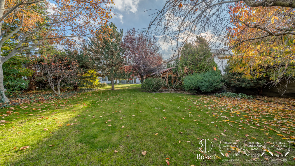 BOSEN | Modern family house with a beautiful garden and investment land, Brezová street