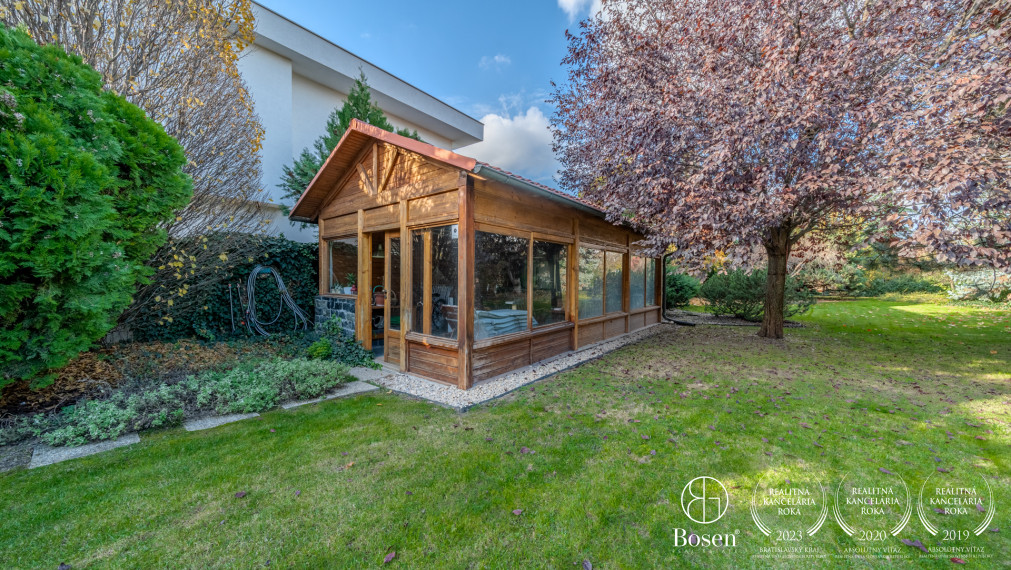 BOSEN | Modern family house with a beautiful garden and investment land, Brezová street