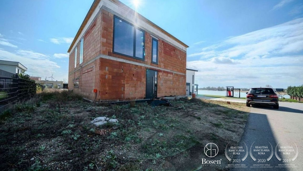 Bosen Realicity / 5 izbová rodinná vila pri jazere v Seeresidenz v Parndorfe