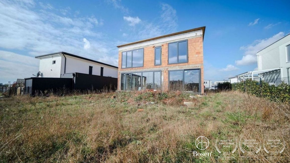 Bosen Realicity / 5 izbová rodinná vila pri jazere v Seeresidenz v Parndorfe