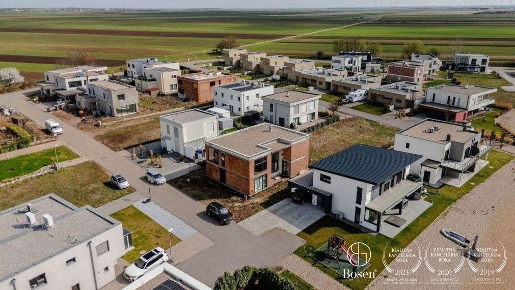 Bosen Realicity / 5 izbová rodinná vila pri jazere v Seeresidenz v Parndorfe