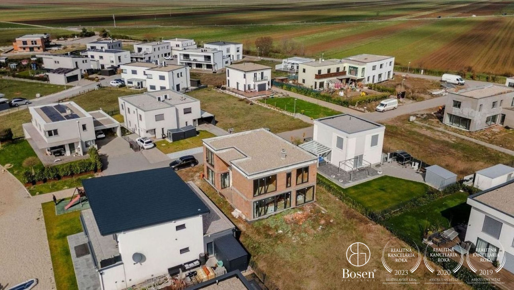 Bosen Realicity / 5 izbová rodinná vila pri jazere v Seeresidenz v Parndorfe